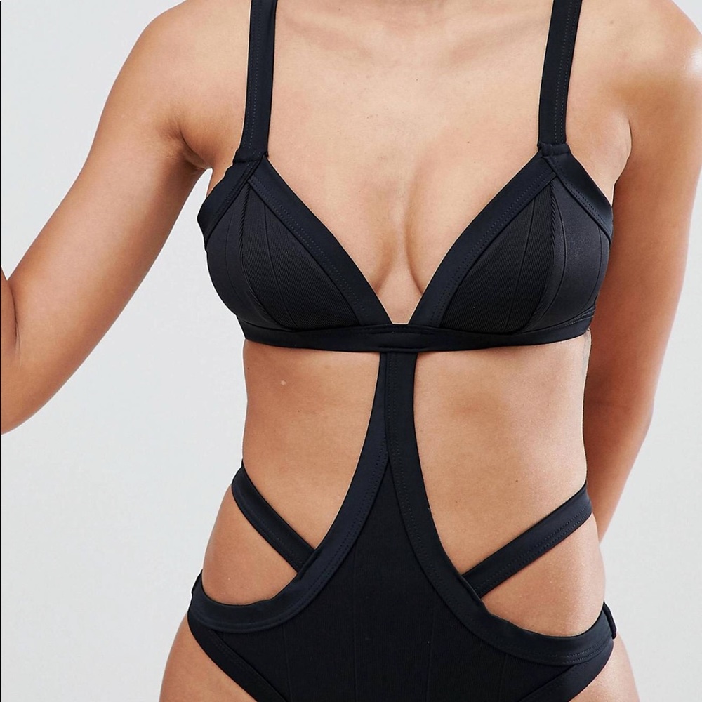 Monokini - Picture 2 of 3